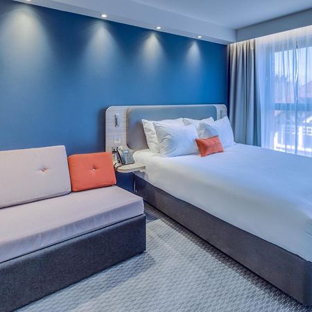 Holiday Inn Express - Fleet By Ihg Zewnętrze zdjęcie