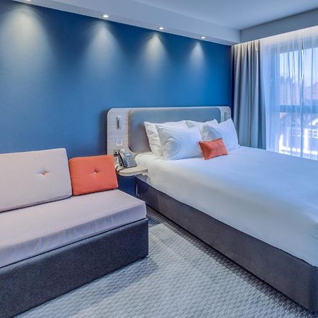 Holiday Inn Express - Fleet By Ihg Zewnętrze zdjęcie