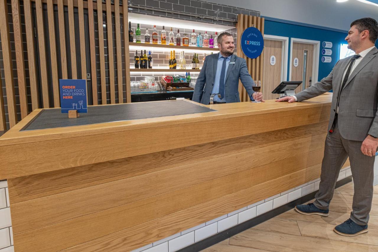 Holiday Inn Express - Fleet By Ihg Zewnętrze zdjęcie