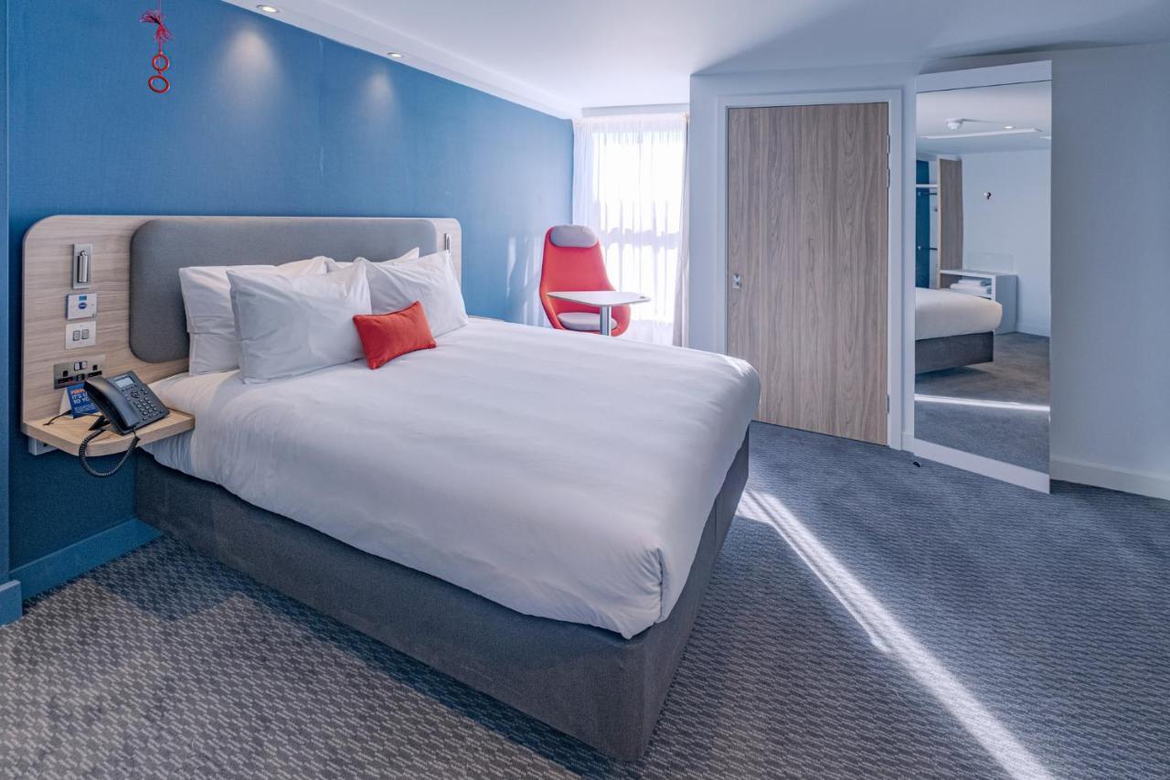 Holiday Inn Express - Fleet By Ihg Zewnętrze zdjęcie