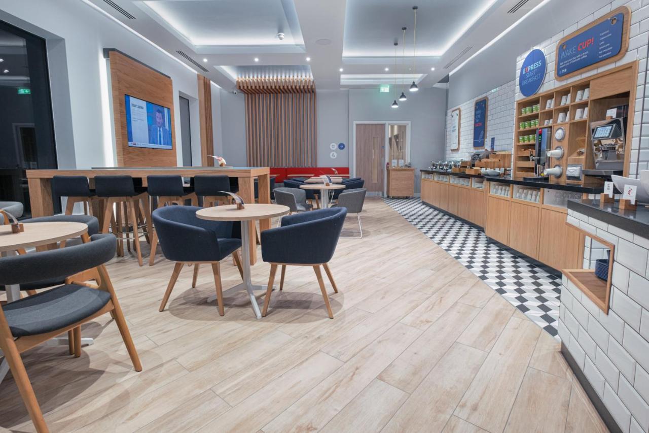 Holiday Inn Express - Fleet By Ihg Zewnętrze zdjęcie