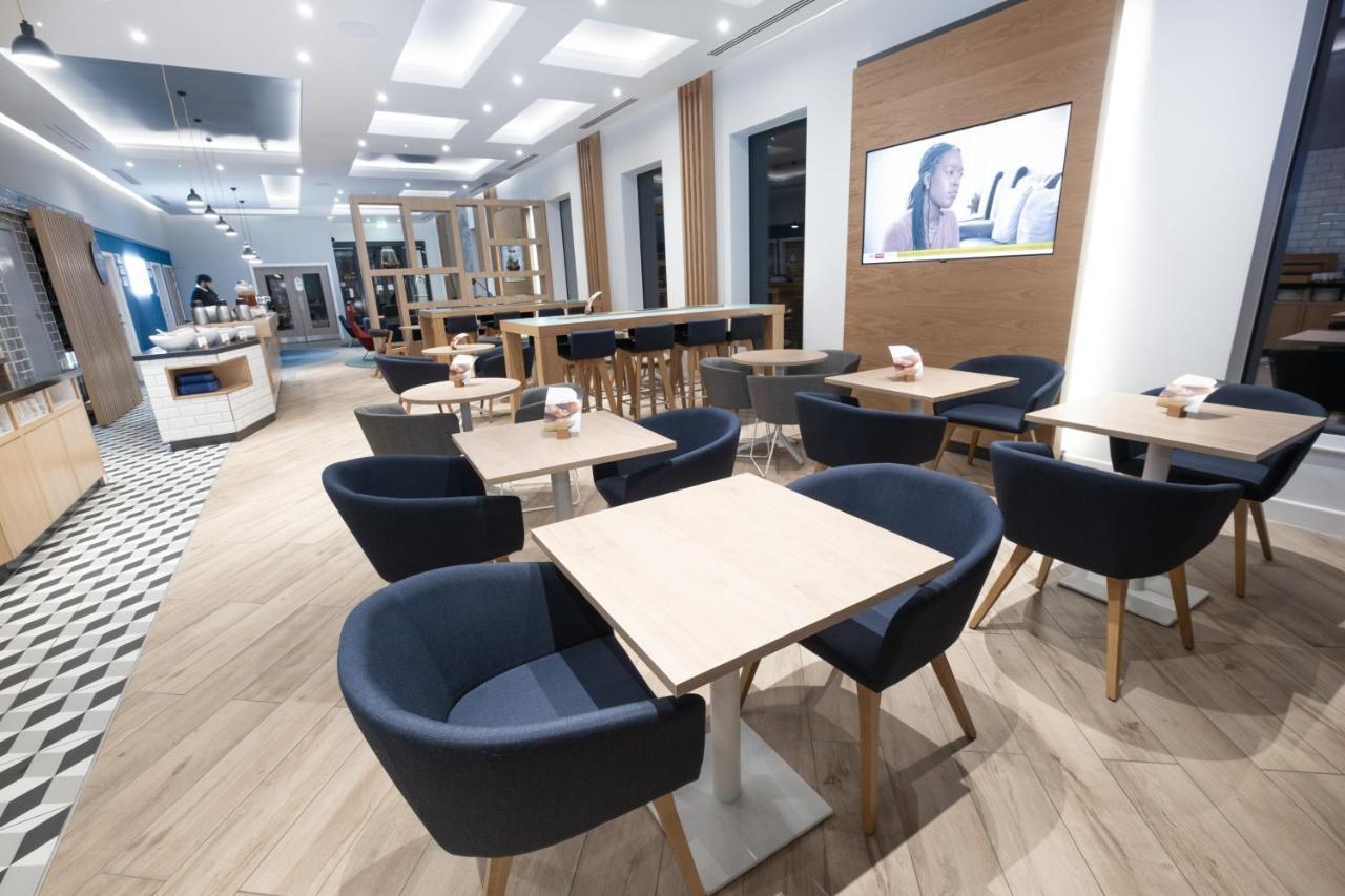 Holiday Inn Express - Fleet By Ihg Zewnętrze zdjęcie