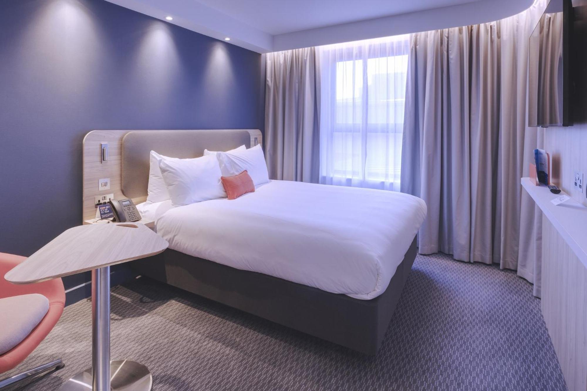Holiday Inn Express - Fleet By Ihg Zewnętrze zdjęcie