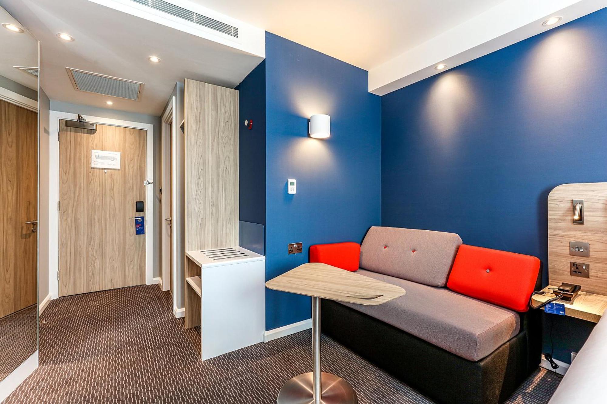Holiday Inn Express - Fleet By Ihg Zewnętrze zdjęcie